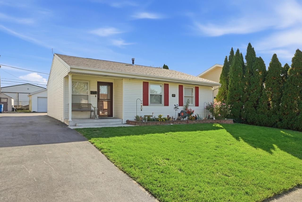 3221 Hopkins St., Steger, IL 60475