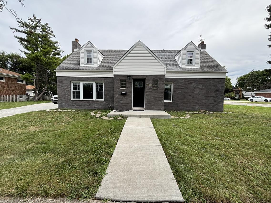7001 N Cicero Ave., Lincolnwood, IL 60712