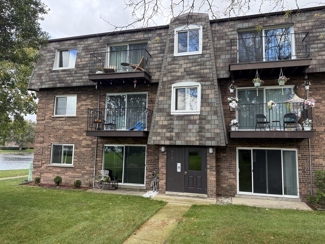 9386 Bay Colony Dr. #3S, Des Plaines, IL 60016