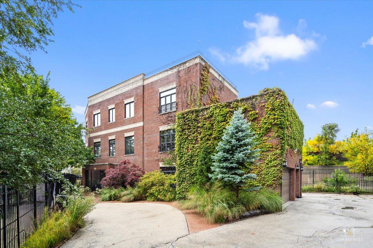 3914 W 51st St., Chicago, IL 60632