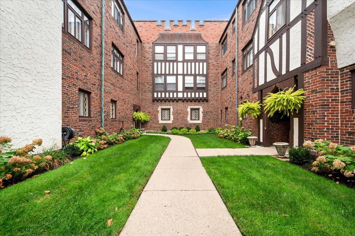 1097 Merrill St. #G2, Winnetka, IL 60093