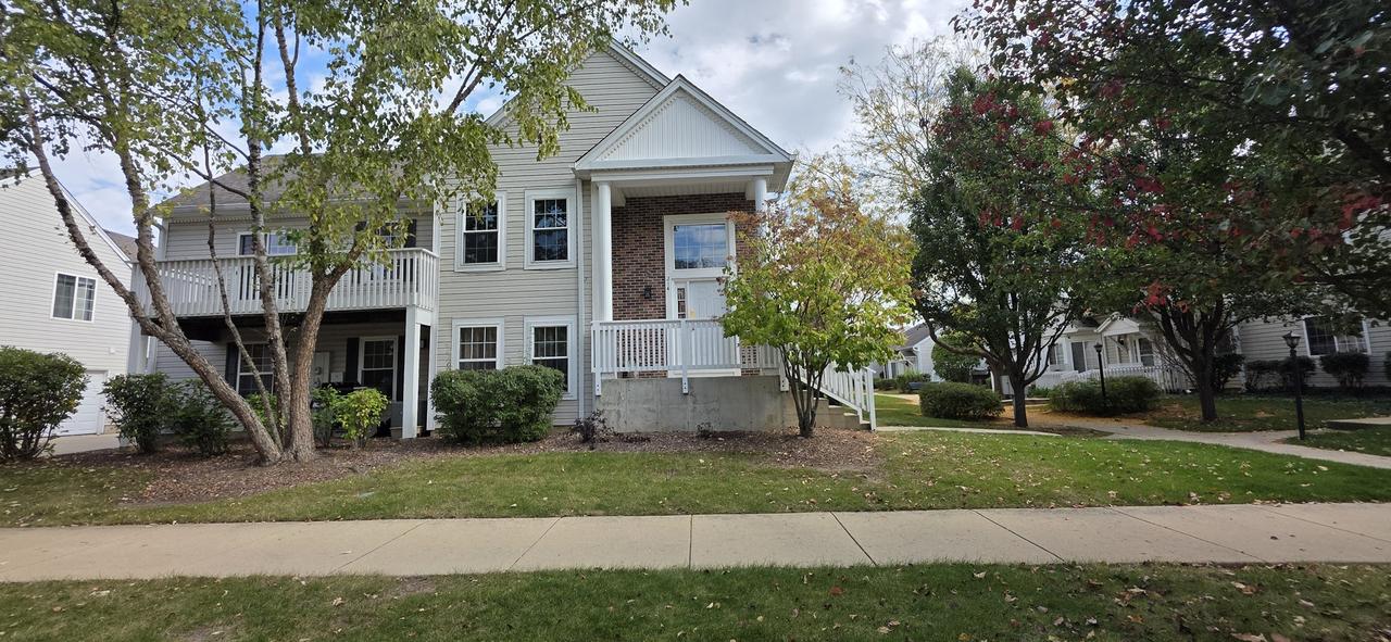 214 Hidden Creek Ln., North Aurora, IL 60542