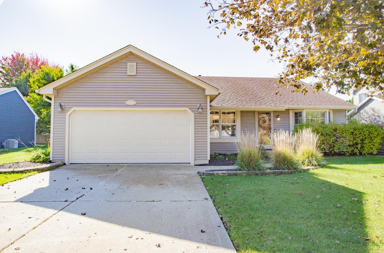 1043 Plum Tree Dr., Crystal Lake, IL 60014