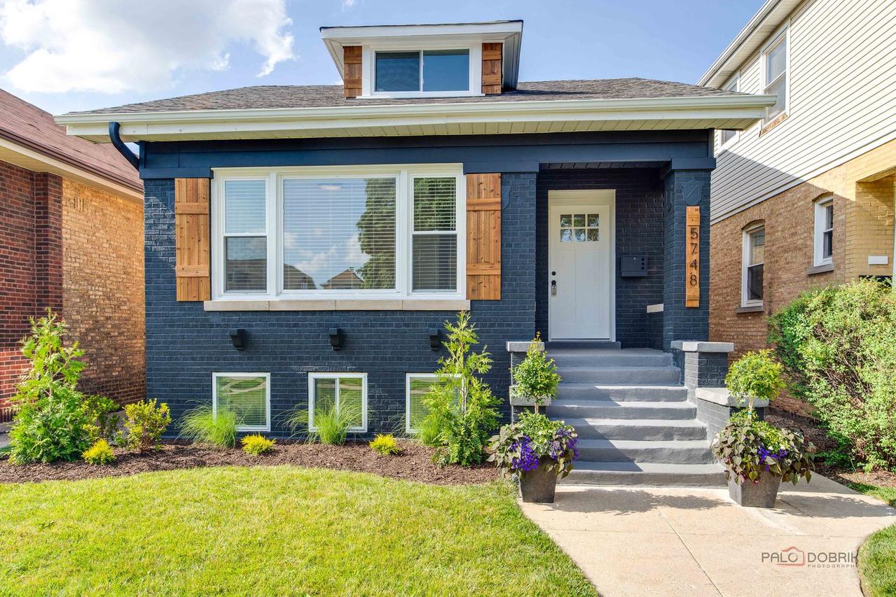 5748 W Eastwood Ave., Chicago, IL 60630