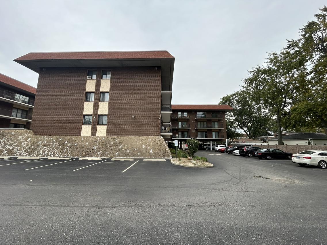 9540 Mayfield Ave. #S113, Oak Lawn, IL 60453