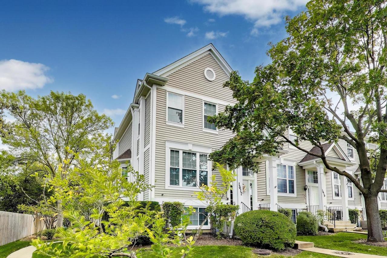 1612 Fox Run Dr., Arlington Heights, IL 60004