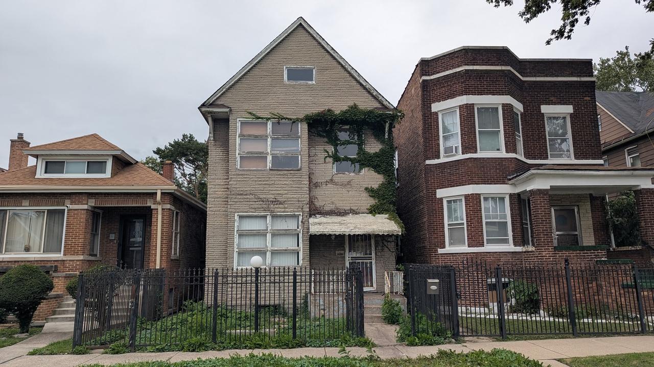 8318 S Manistee Ave., Chicago, IL 60617