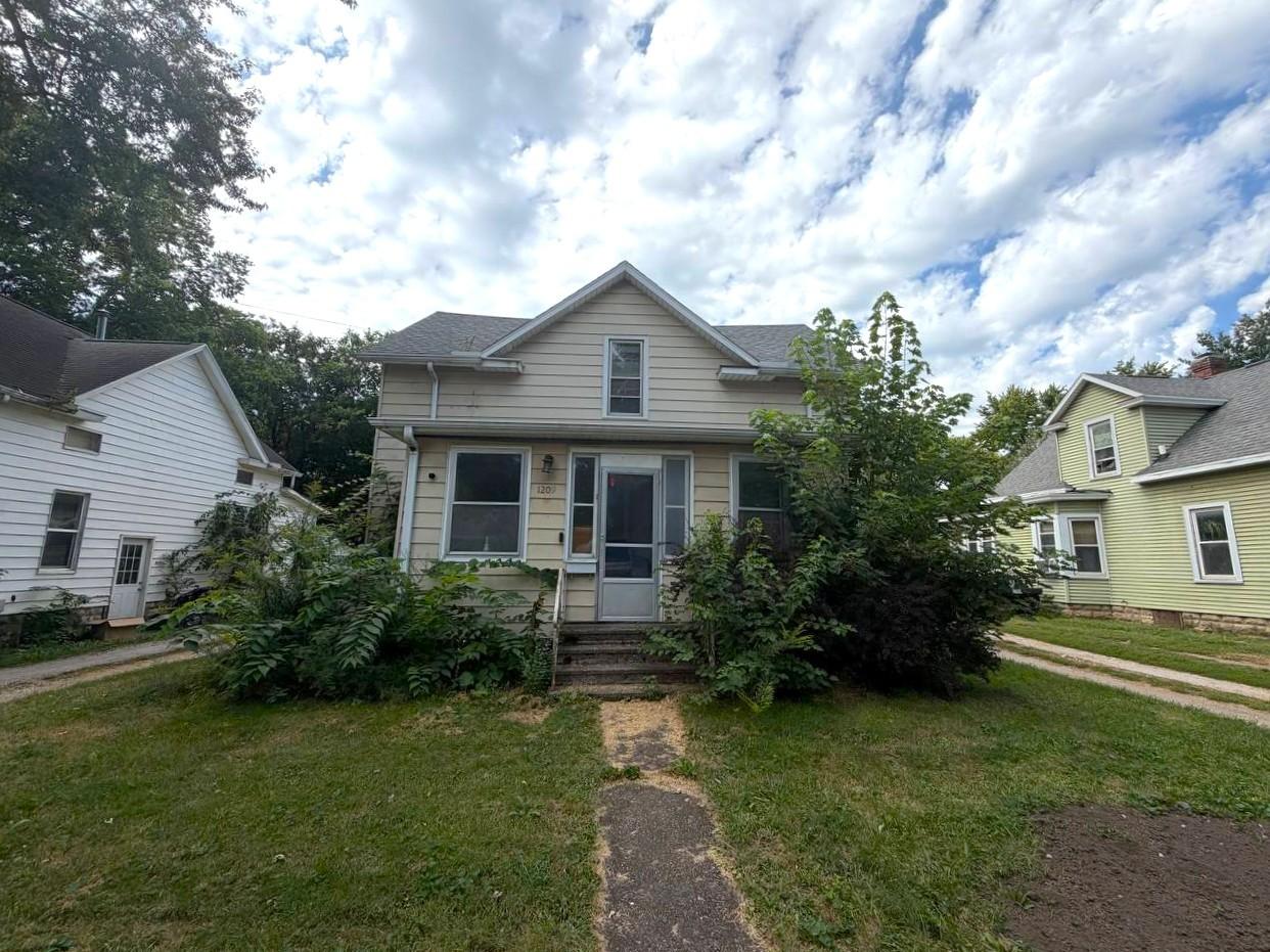 1209 N Mill St., Pontiac, IL 61764