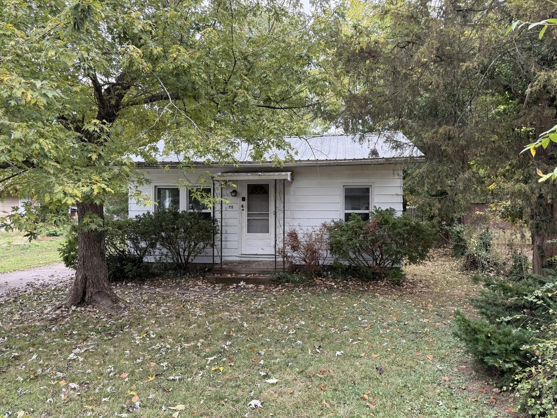 715 N James St., Carbondale, IL 62901