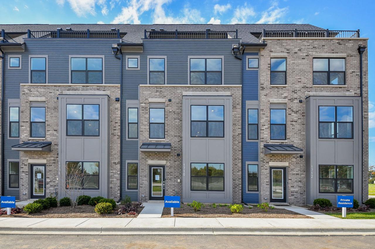 1710 Espacio Dr. #3005, Naperville, IL 60563