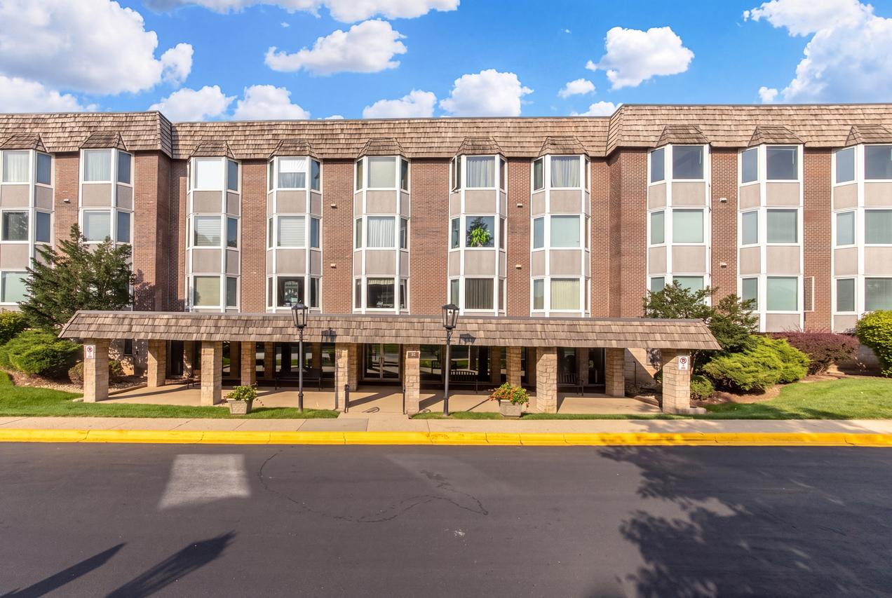 400 Ascot Dr. #3E, Park Ridge, IL 60068