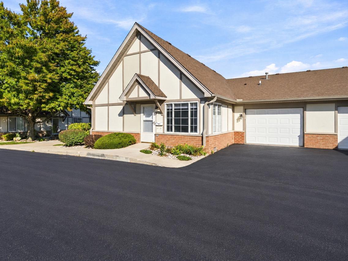 1684 Willow Circle Dr., Crest Hill, IL 60403