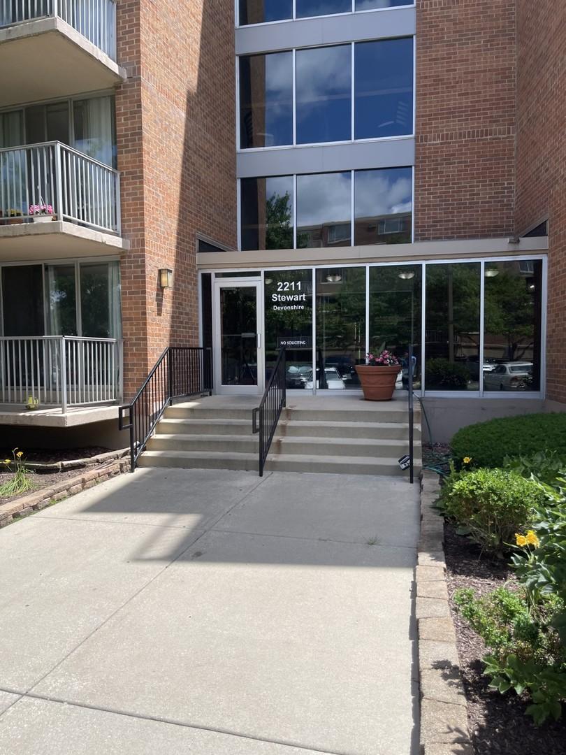 2211 S Stewart Ave. #1C, Lombard, IL 60148