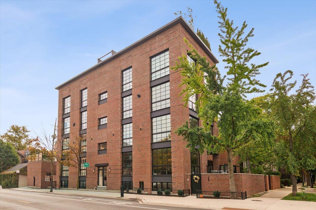 559 W Armitage Ave., Chicago, IL 60614