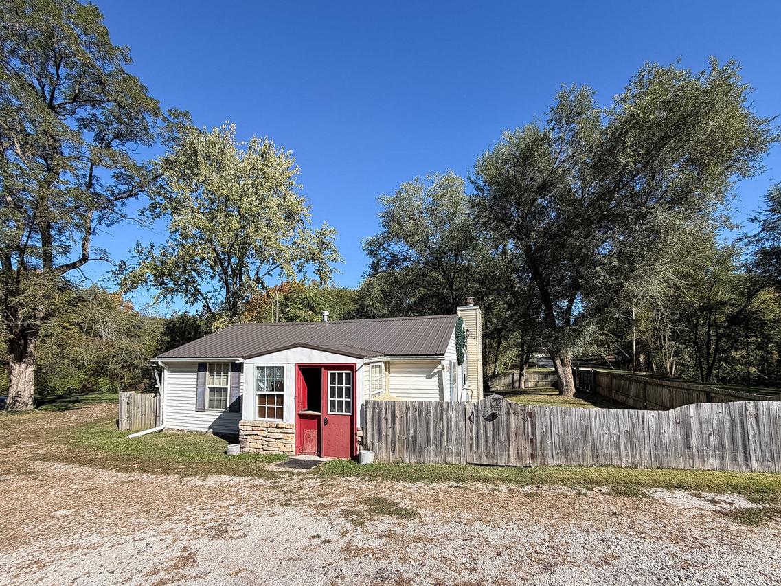 225 E North 6th St., Shelbyville, IL 62565