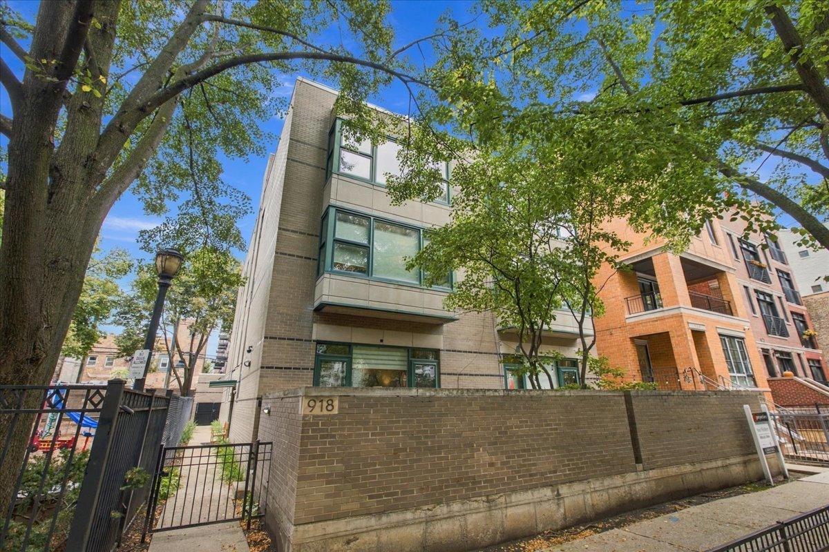918 W Fletcher St. #C, Chicago, IL 60657
