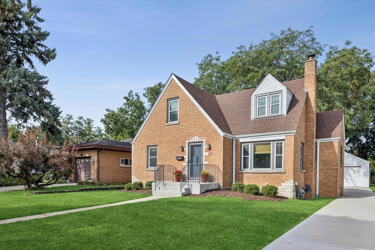 422 S Harvard Ave., Villa Park, IL 60181