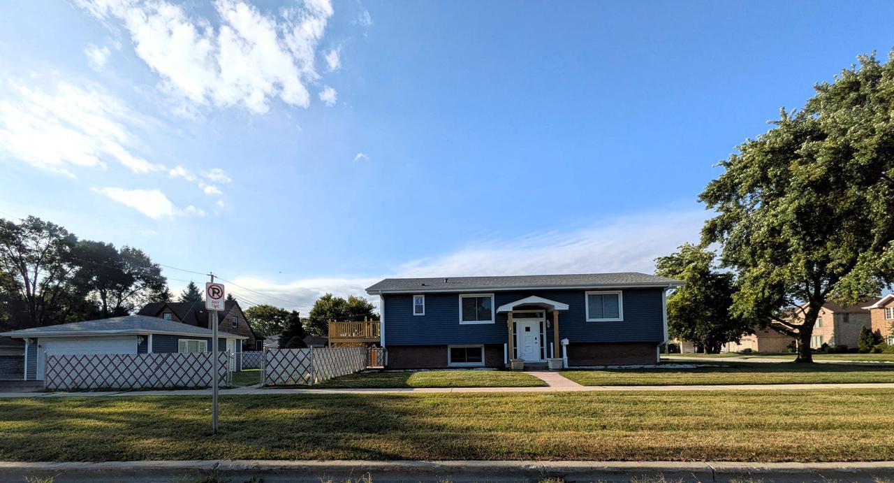10301 Minnick Ave., Oak Lawn, IL 60453