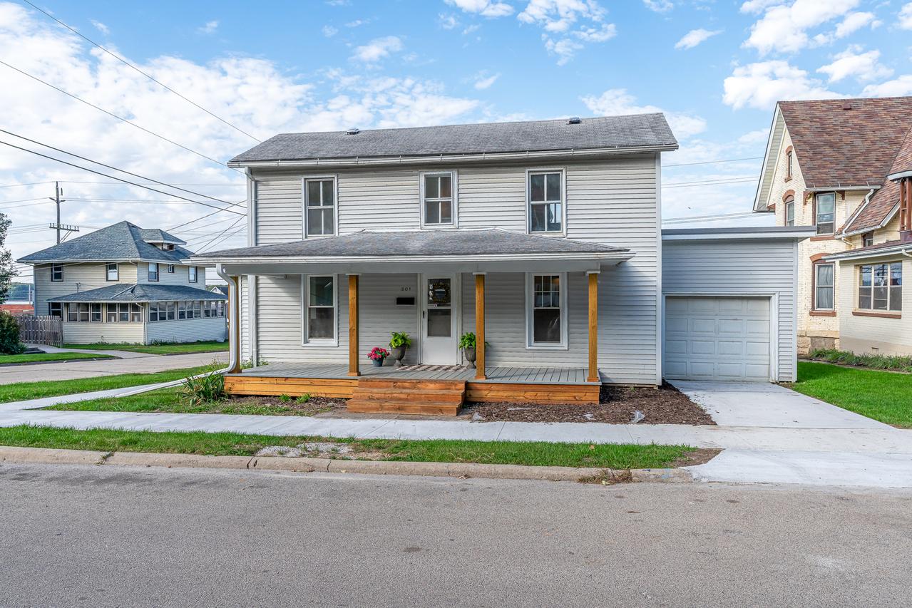801 N 3rd St., Savanna, IL 61074