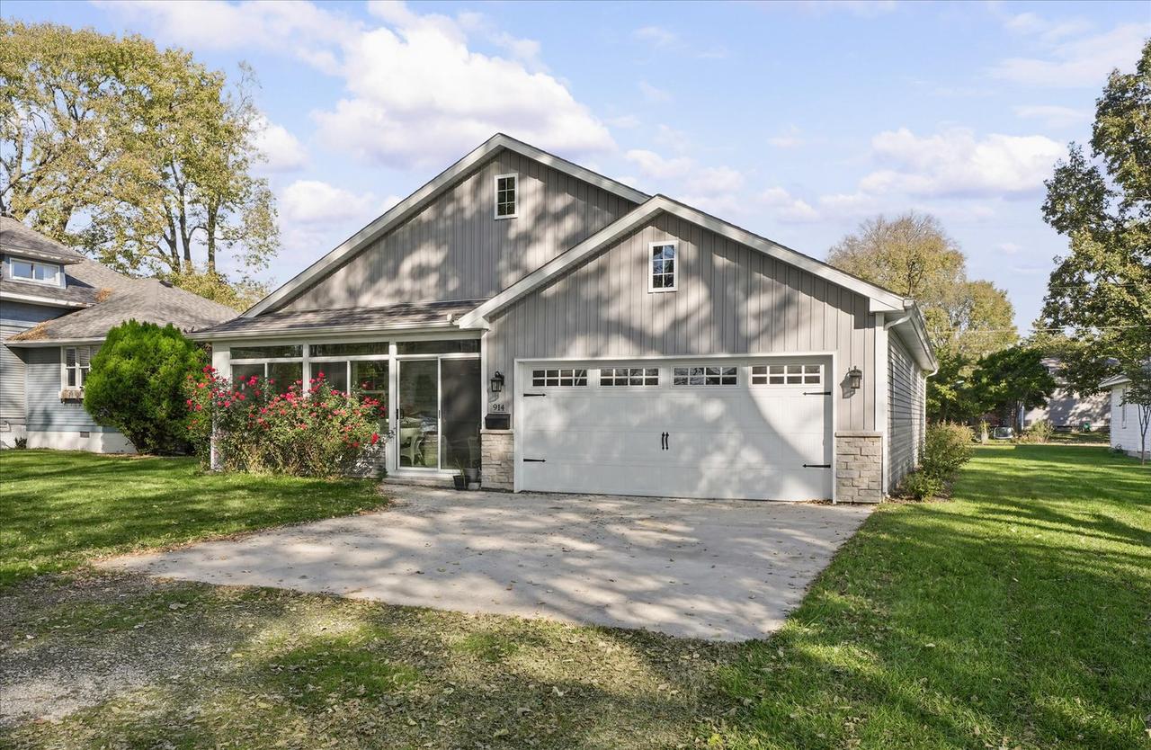 914 E Lincoln St., Monticello, IL 61856