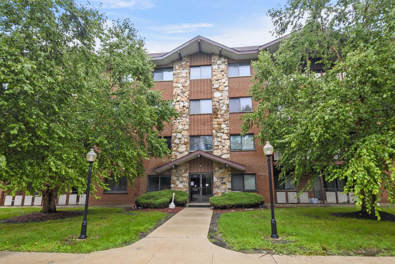 2311 183rd St. #104, Homewood, IL 60430