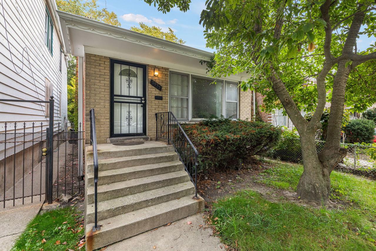 7935 S East End Ave., Chicago, IL 60617