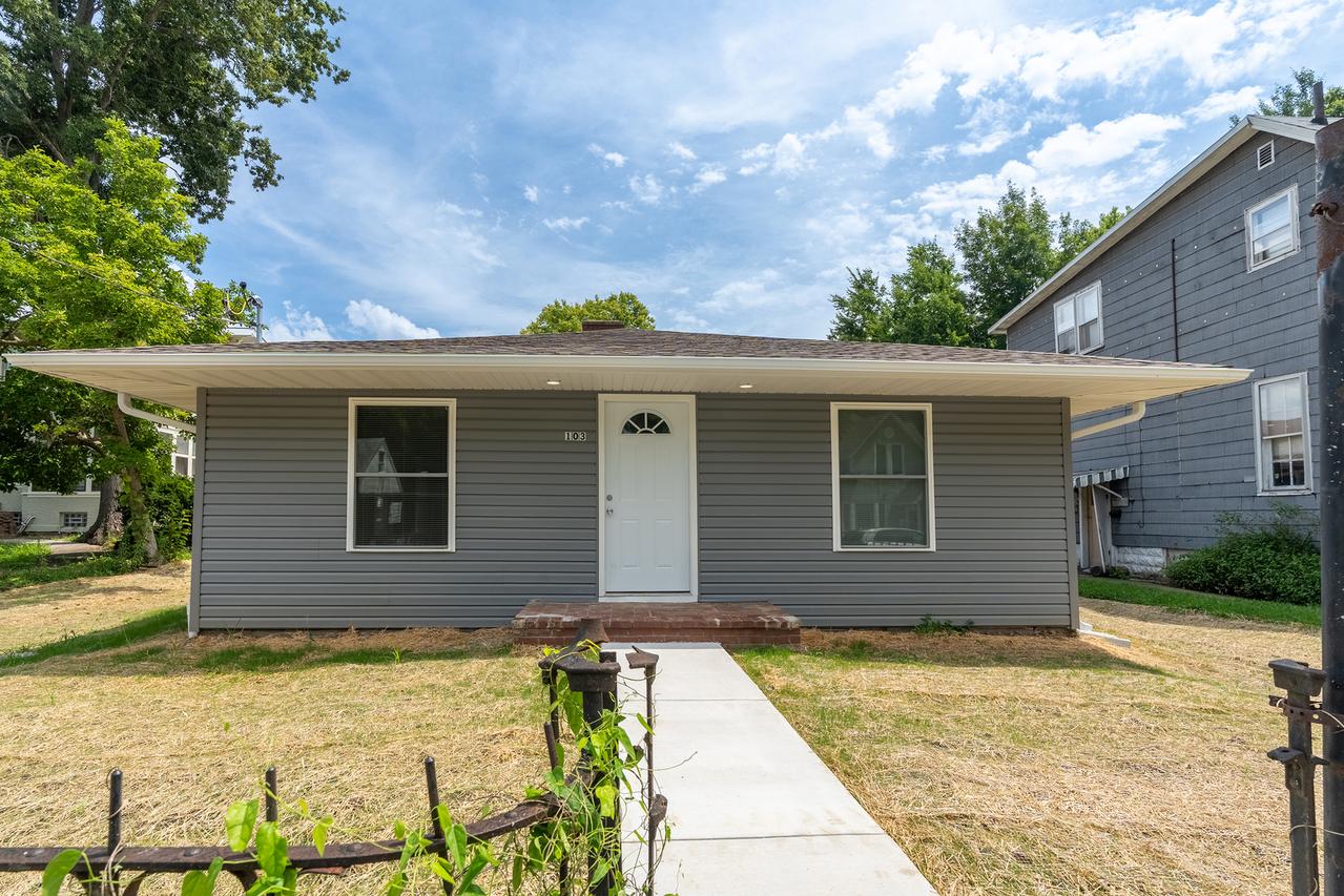 103 S Forest Ave., Carbondale, IL 62901