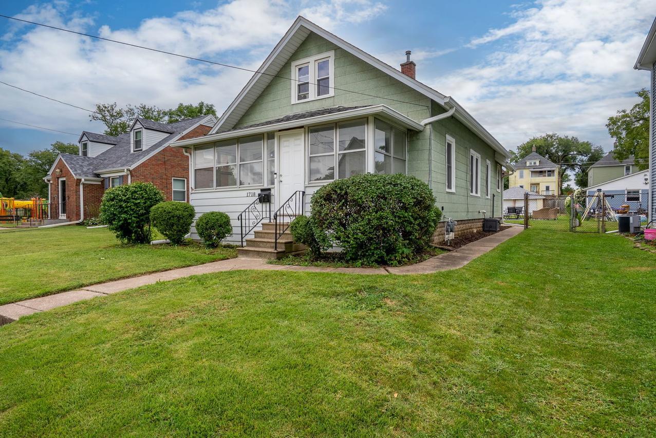 1718 13th Ave., Moline, IL 61265