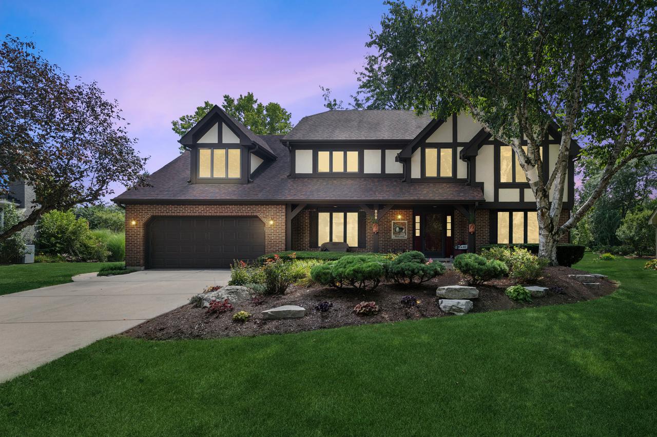 808 Lyndhurst Ct., Naperville, IL 60563