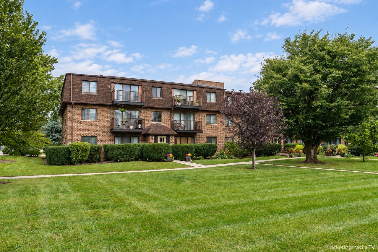 400 E Kensington Rd. #B, Mount Prospect, IL 60056