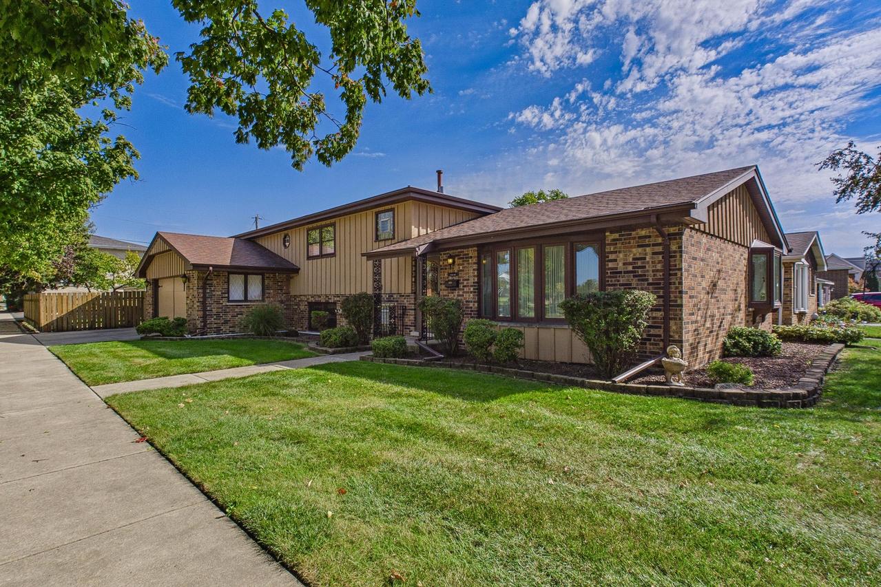 4501 Oak Ave., Brookfield, IL 60513