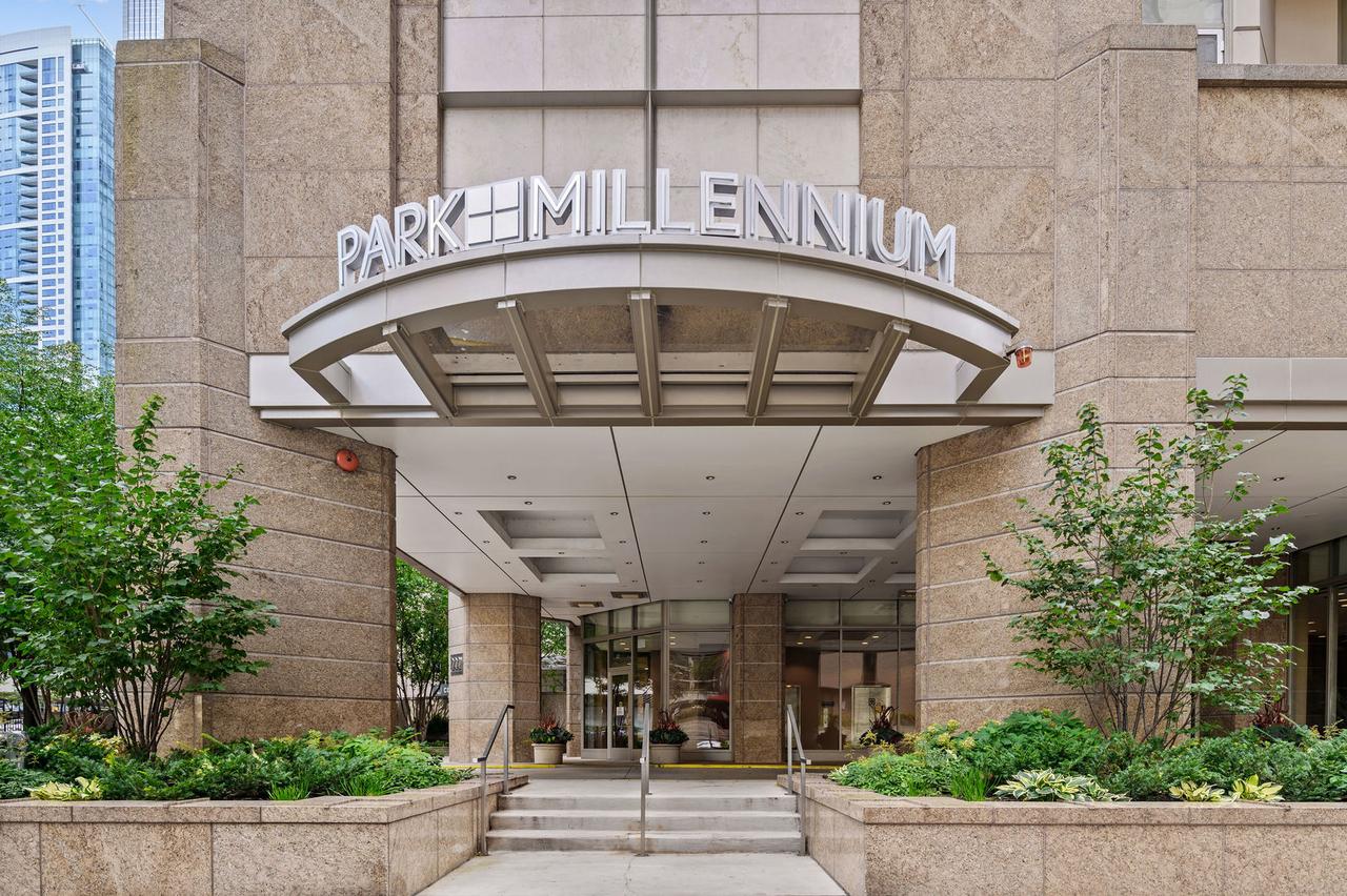 222 N Columbus Dr. #2209, Chicago, IL 60601