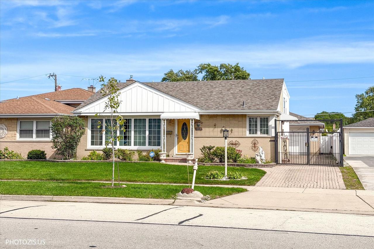 8811 N Merrill St., Niles, IL 60714