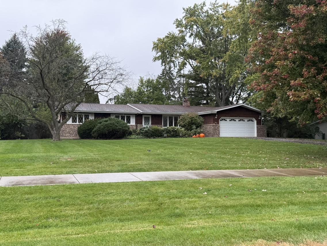 1634 Indian Hill Dr., Roselle, IL 60172
