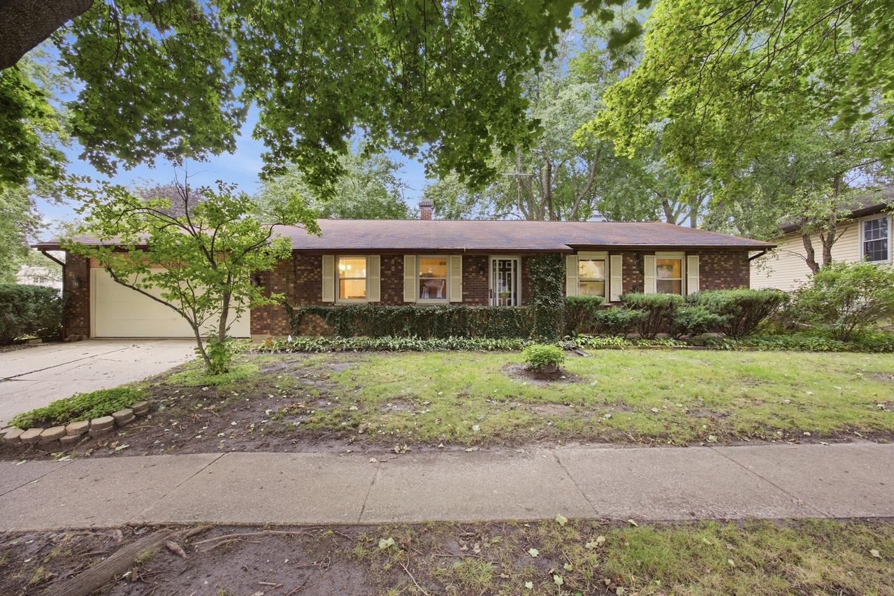 1300 N Lyle Ave., Elgin, IL 60123