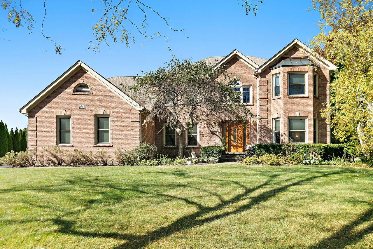 1646 Flagstone Dr., Crystal Lake, IL 60014