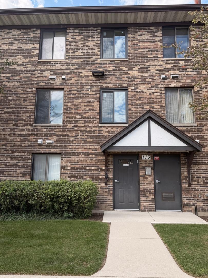 113 Gregory St. #27, Aurora, IL 60504