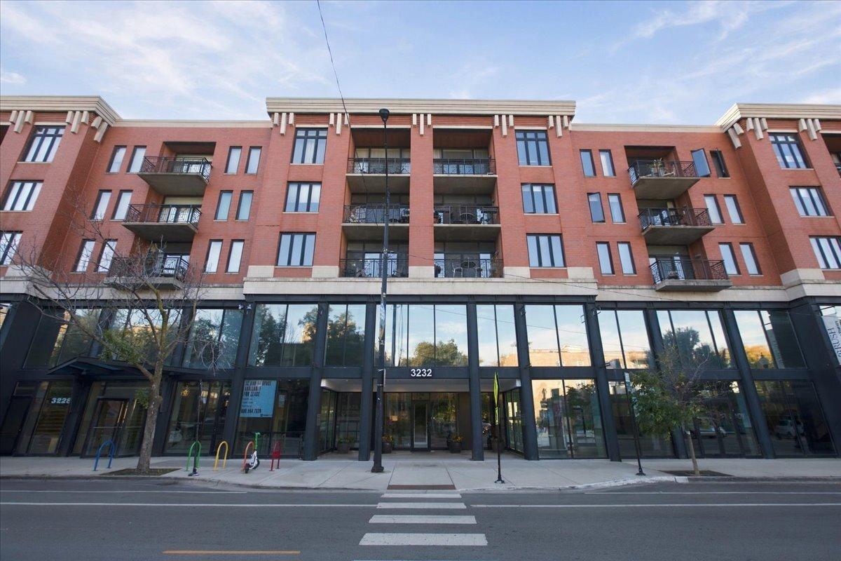 3232 N Halsted St. #D406, Chicago, IL 60657