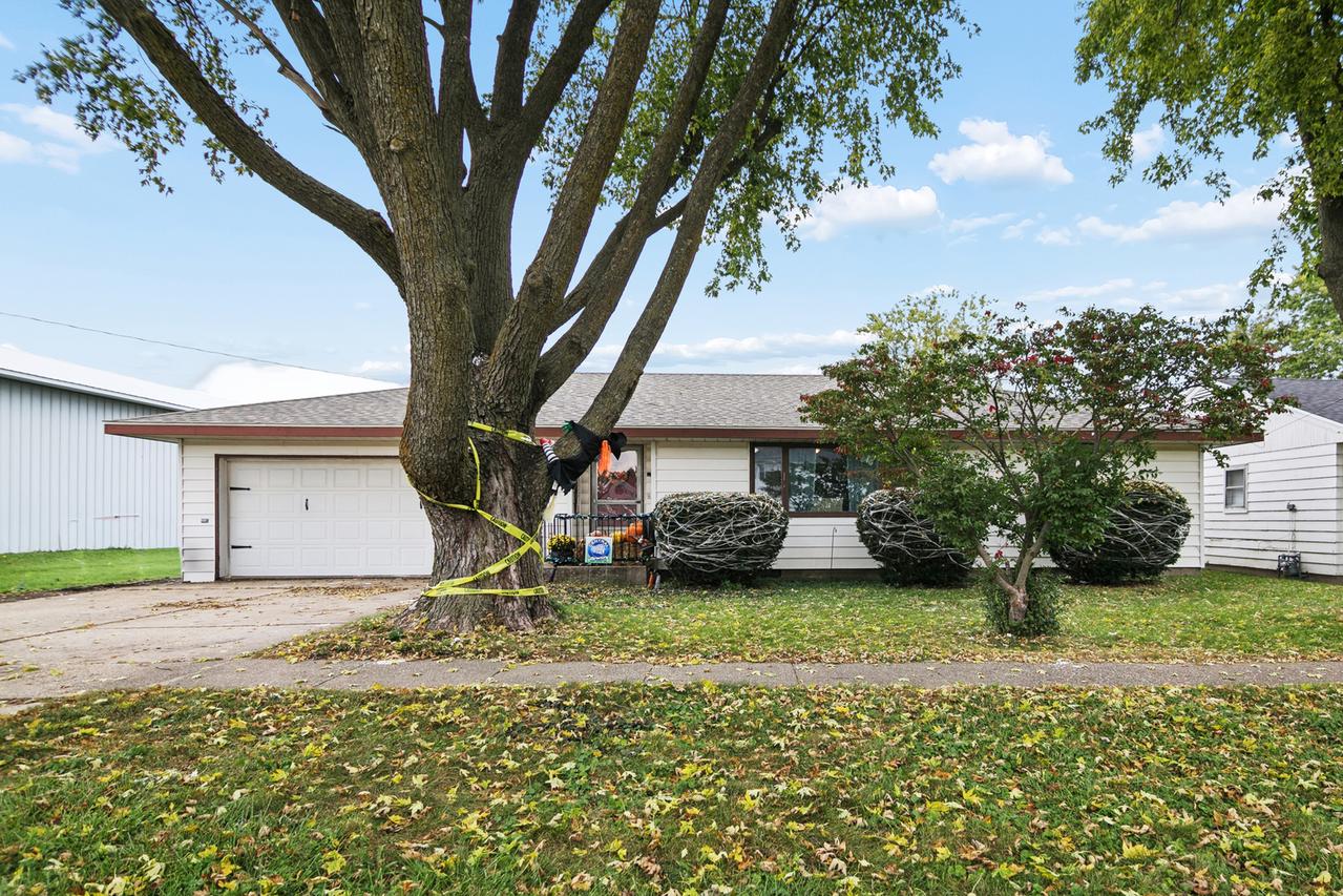 105 E Charles St., Ashkum, IL 60911
