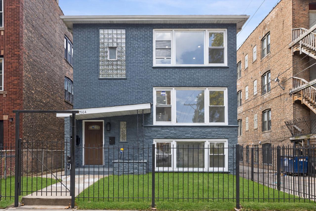 7914 S Essex Ave., Chicago, IL 60617