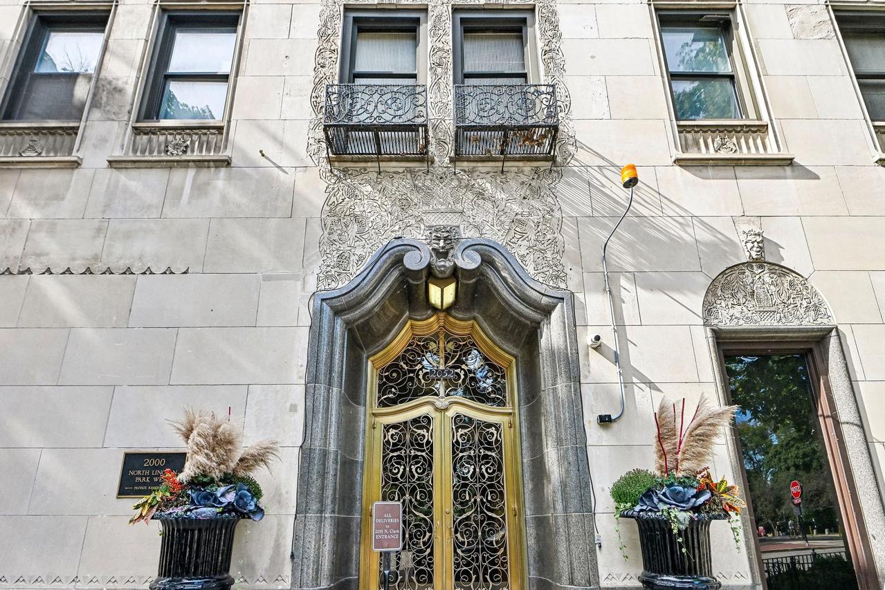 2000 N Lincoln Park West Ave. #912, Chicago, IL 60614