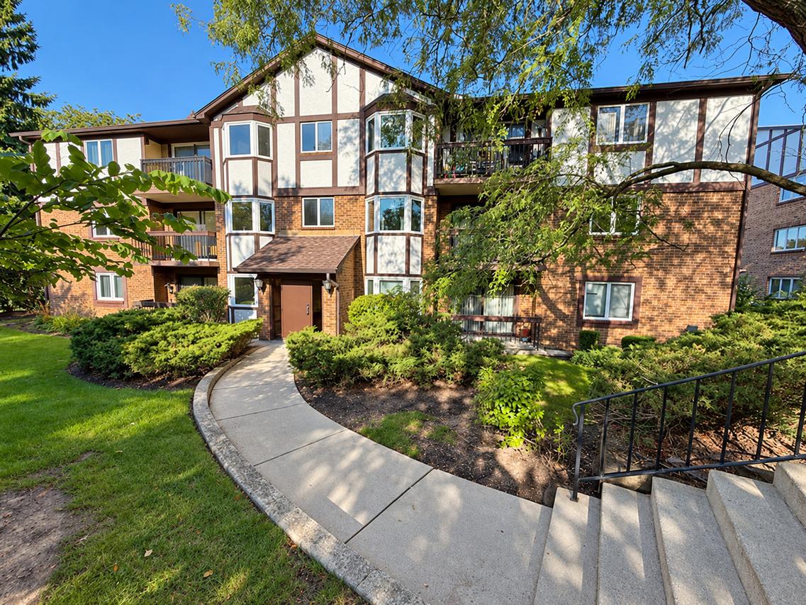 6820 Joliet Rd. #9, Indian Head Park, IL 60525