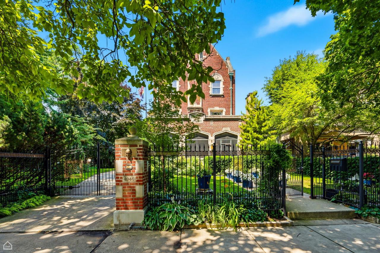 4940 S Greenwood Ave., Chicago, IL 60615