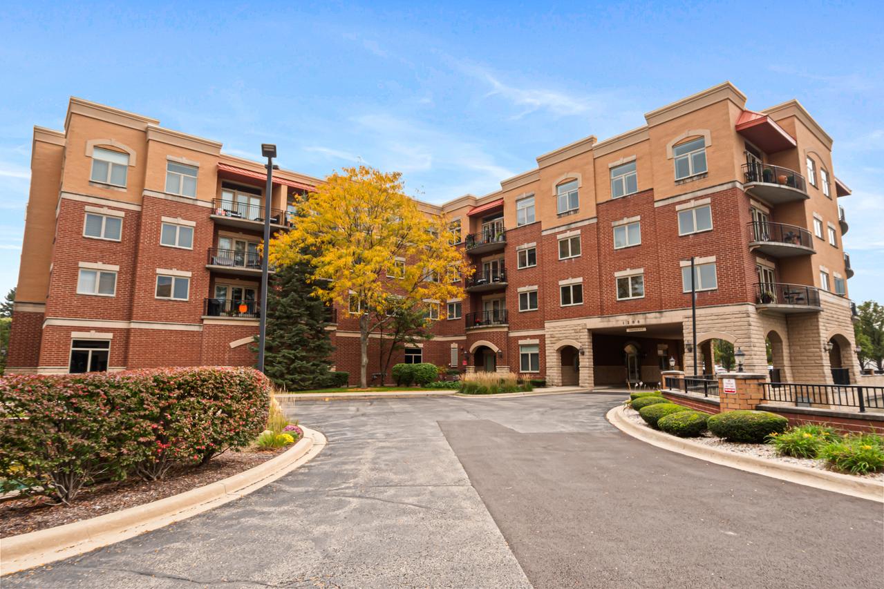 1200 N Foxdale Dr. #110, Addison, IL 60101
