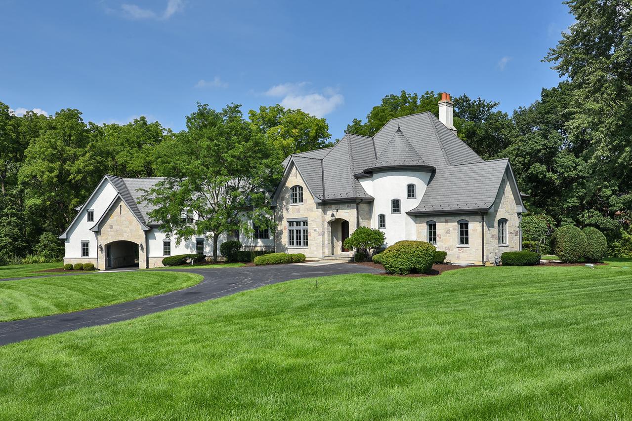 223 Highland Rd., Inverness, IL 60067