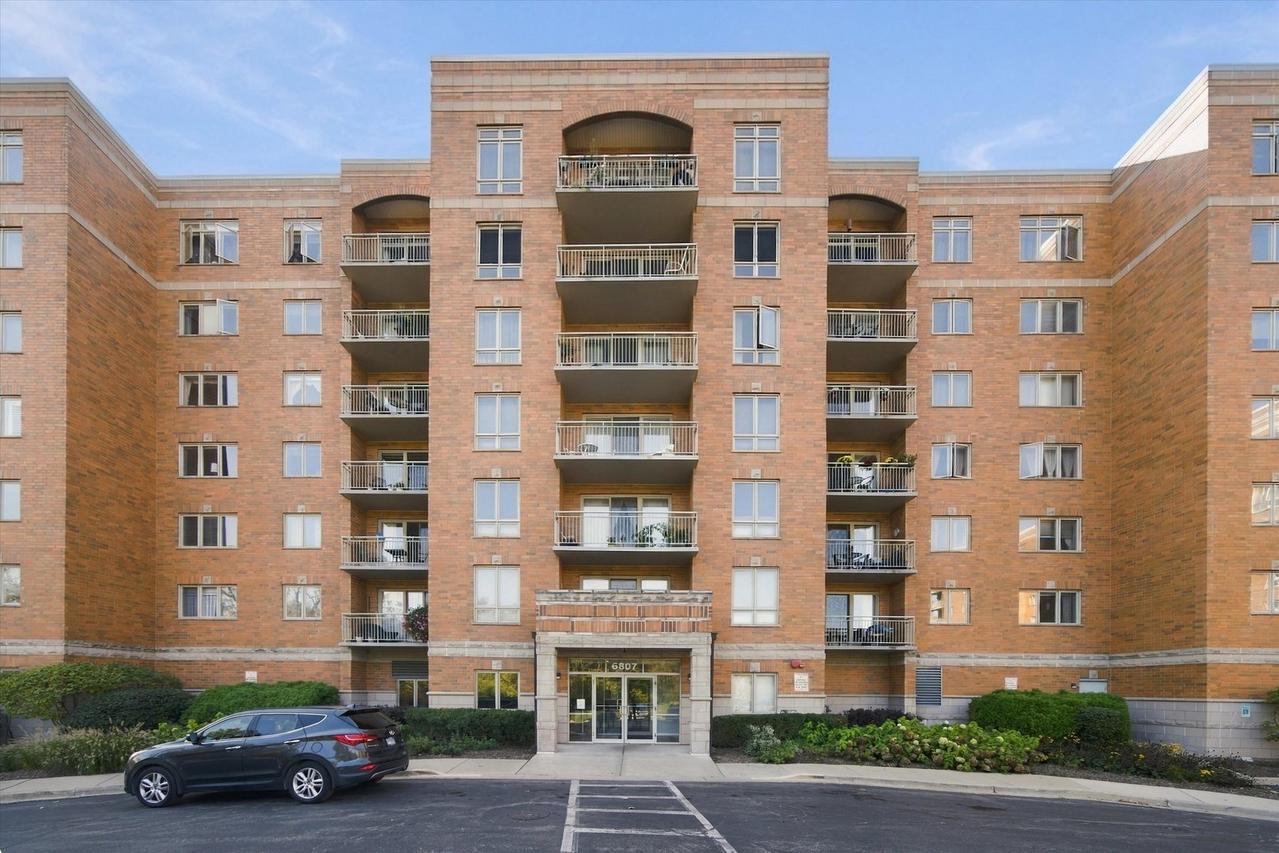 6807 N Milwaukee Ave. #405, Niles, IL 60714