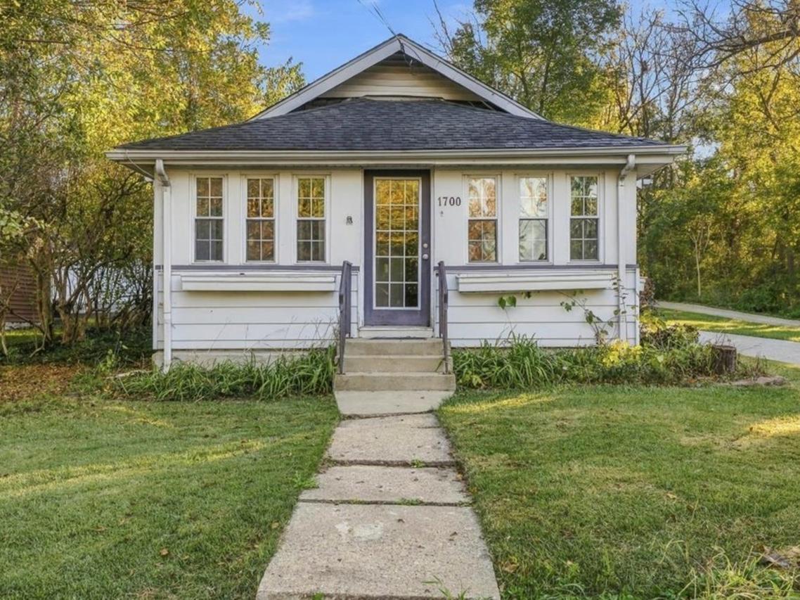 1700 Riverside Ave., St. Charles, IL 60174