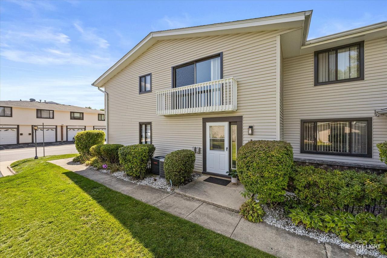131 Fairlane Ct. #D, Bloomingdale, IL 60108
