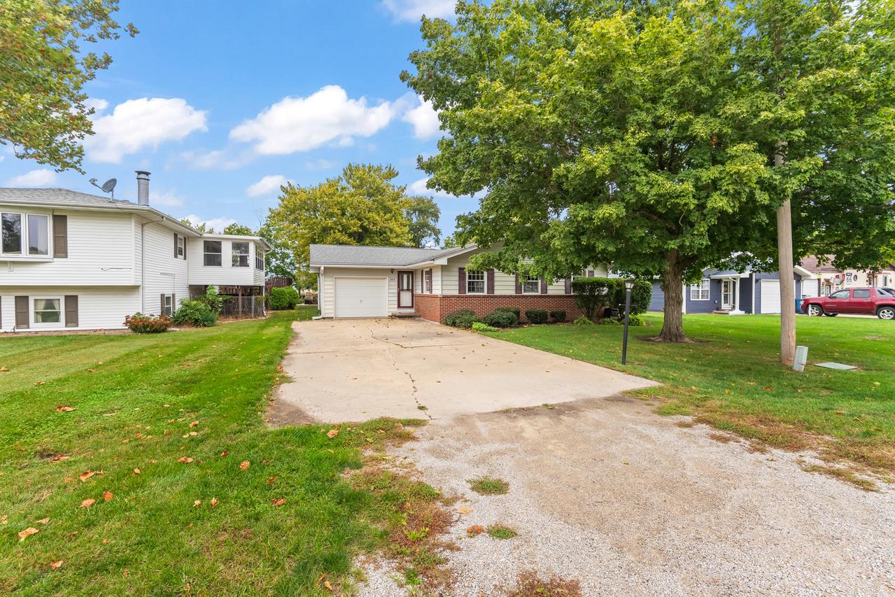 302 E Jackson St., Towanda, IL 61776