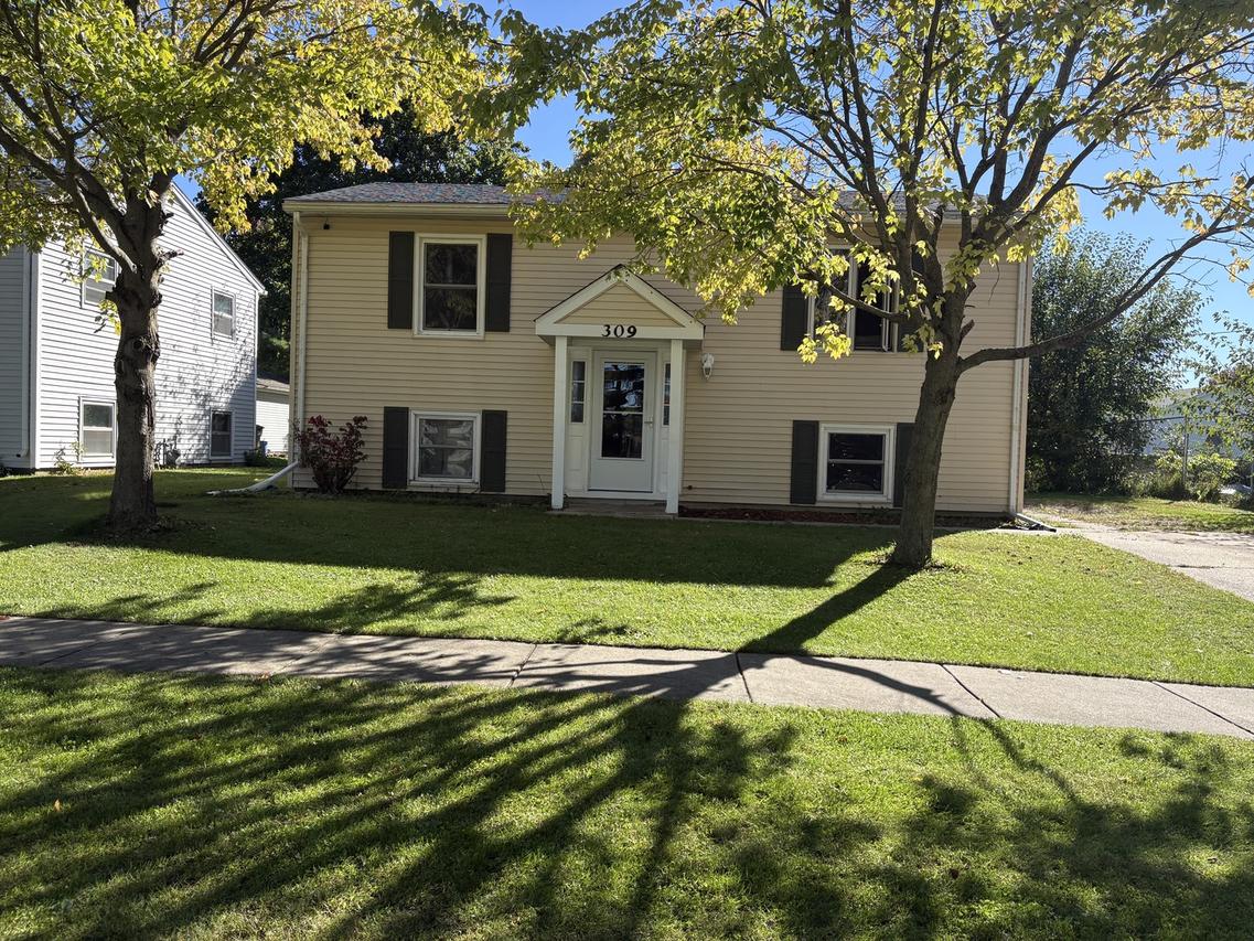 309 Southview Dr., Rochelle, IL 61068